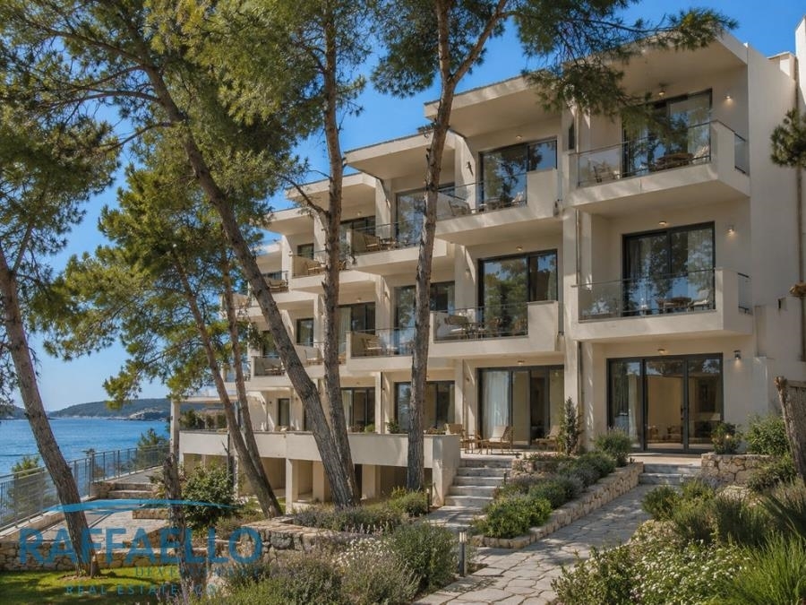 (For Sale) Commercial Hotel || Korinthia/Saronikos - 2.046 Sq.m, 2.950.000€ 