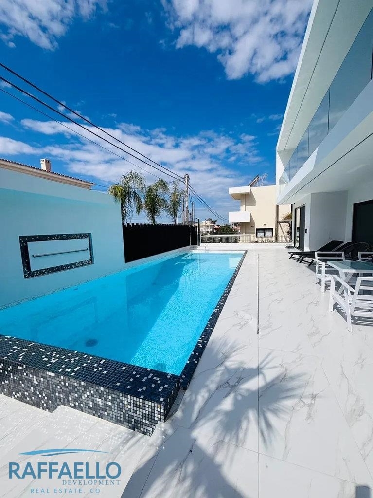 (For Sale) Residential Detached house || East Attica/Vari-Varkiza - 360 Sq.m, 3 Bedrooms, 1.800.000€ 