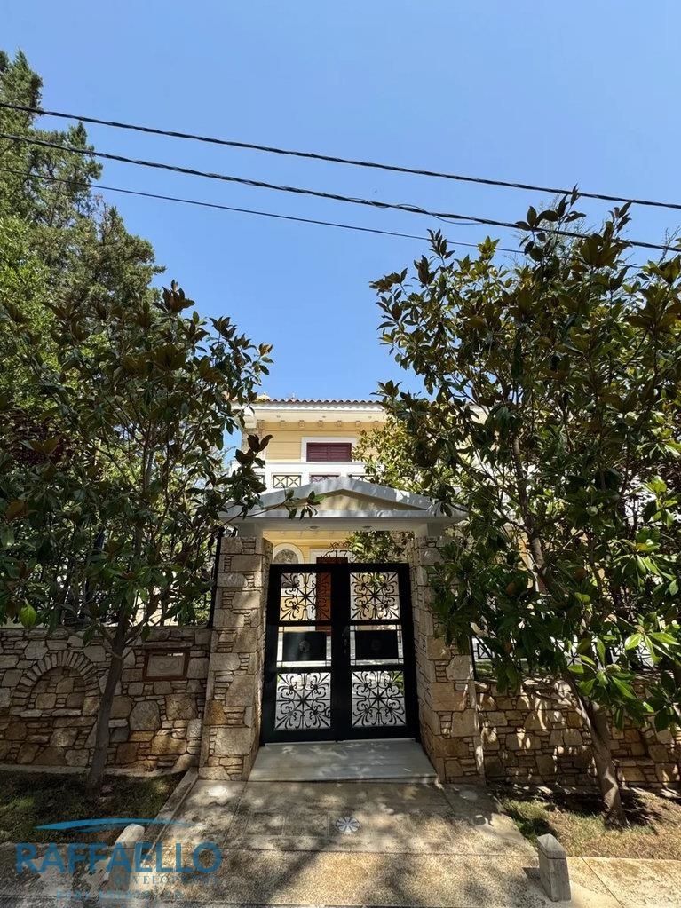 (For Rent) Residential Villa || Athens North/Nea Erithraia - 335 Sq.m, 4.100€ 